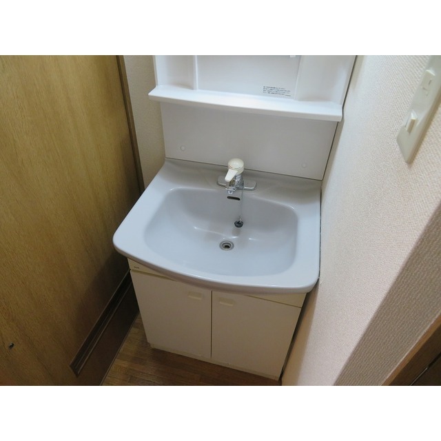 洗面設備　※同タイプ・別の部屋の写真です