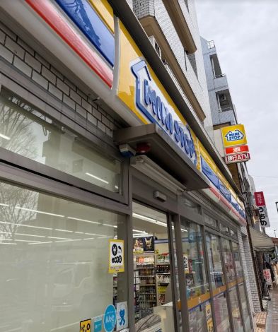 コンビニ　ミニストップ九段南4丁目店（コンビニ）まで165m
