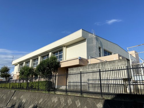 小学校　川崎市立片平小学校（小学校）まで702m