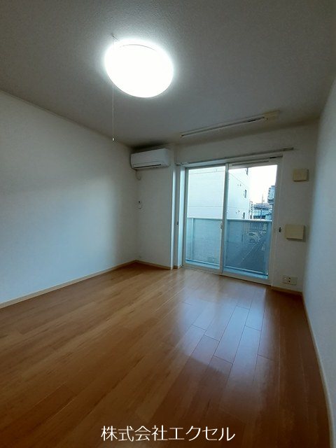 居室・リビング　室内エアコン付きです。