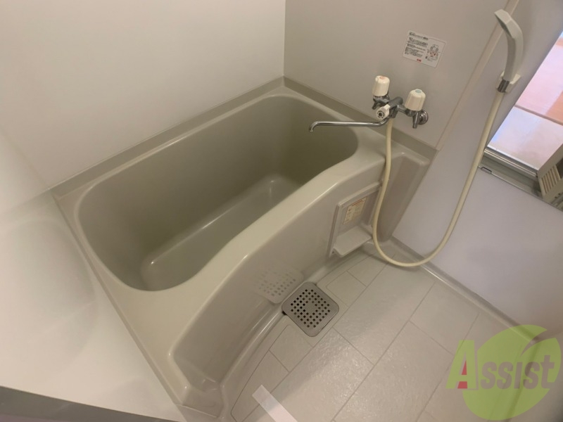 バス・シャワールーム　ユニットバスです。疲れを癒すのに欠かせませんね！