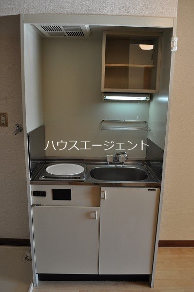 キッチン　１口ＩＨコンロ付き。安全です。
