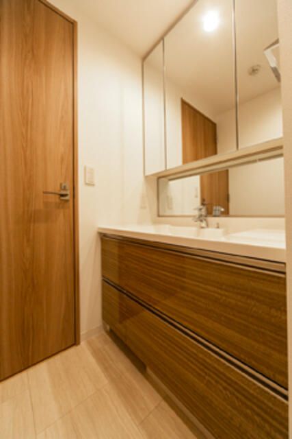 洗面設備　写真は同タイプ住居です。