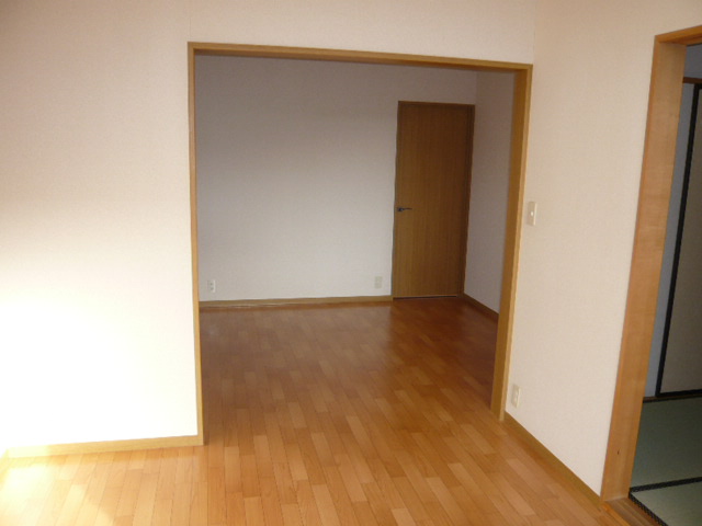 ベルコリーヌ小山 Bの居間写真