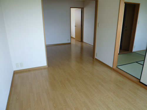 ベルコリーヌ小山 Bの居間写真