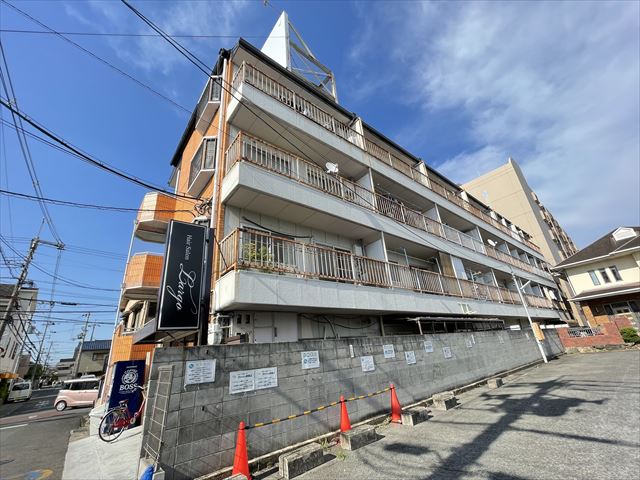 建物外観　■南向き■エレベーター有り