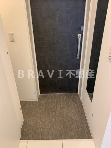 玄関　【BRAVE北新町（ブレイブキタシンマチ）】明るい玄関です