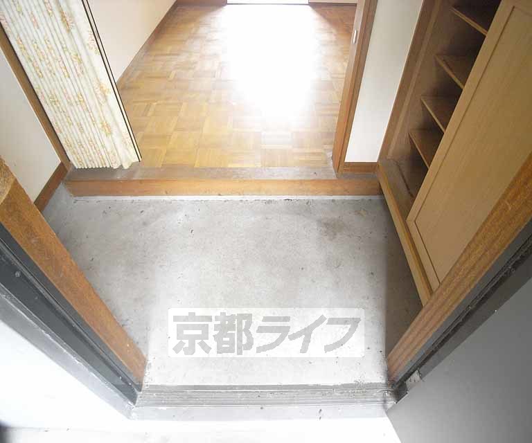 玄関　２０１号室１ＤＫ写真です