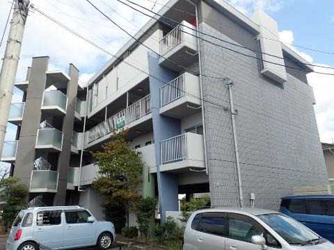 福山市神辺町大字新徳田のマンションの建物外観