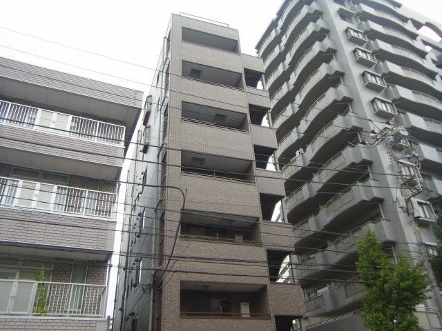 墨田区立花のマンションの建物外観