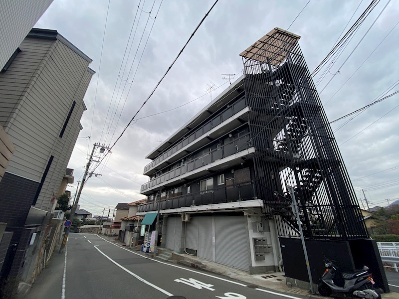 【神戸市灘区篠原北町のマンションの建物外観】