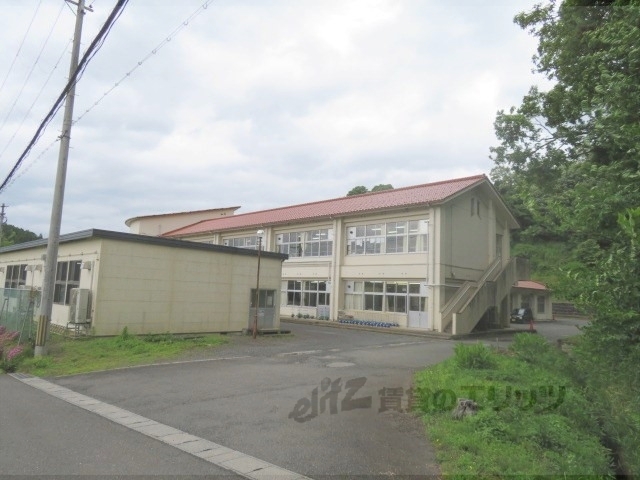 【綾部市青野町のアパートの小学校】