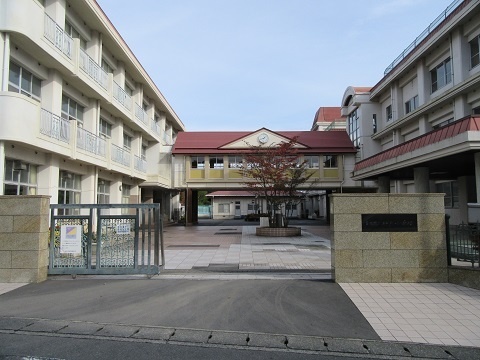 小学校　富士市立神戸小学校（小学校）まで393m