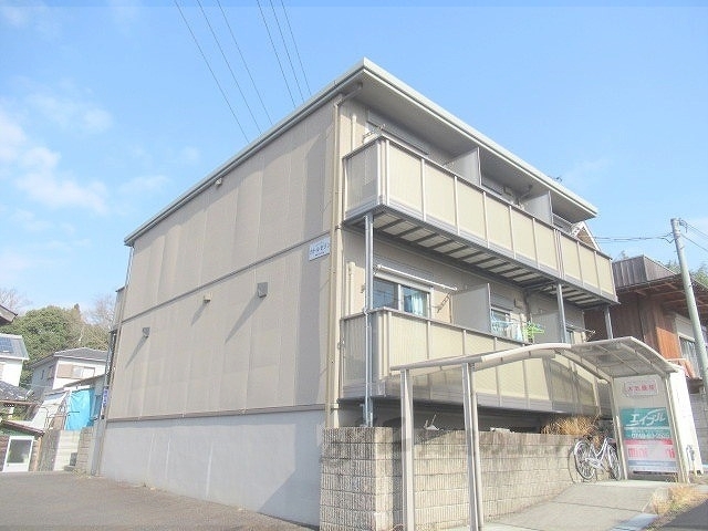 甲賀市水口町山のアパートの建物外観