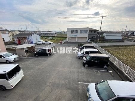 【和歌山市園部のマンションの駐車場】