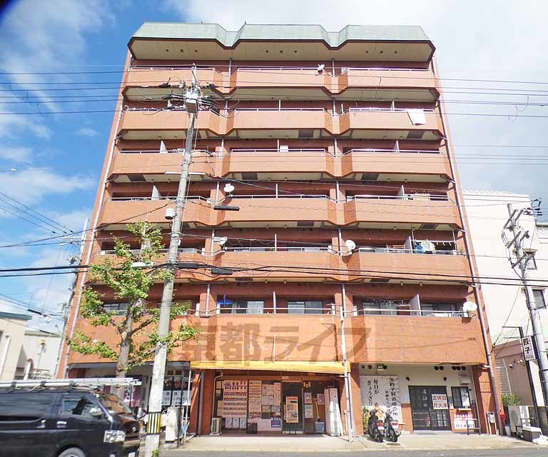 【京都市右京区梅津石灘町のマンションの建物外観】