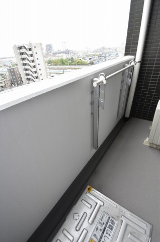 【川崎市川崎区浜町のマンションのバルコニー】