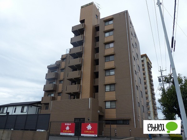 半田市青山のマンションの建物外観