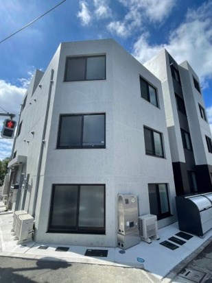 【足立区大谷田のマンションの建物外観】