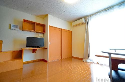 居室・リビング　備品や設備仕様は号室等により異なります現地をご確認ください。