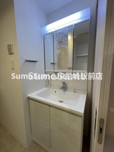 洗面設備　朝の支度にも助かる、独立の洗髪洗面化粧台