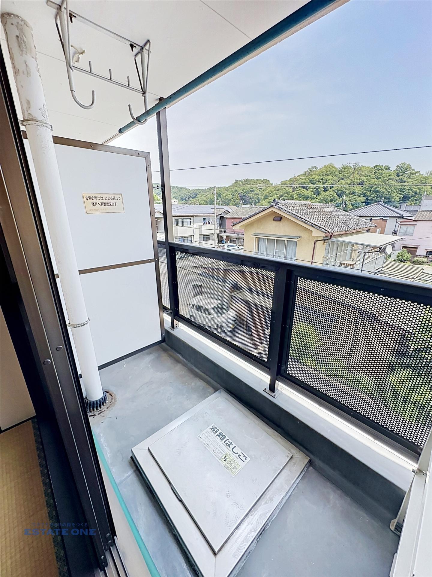 バルコニー　屋根付きでお洗濯物が守られます☆