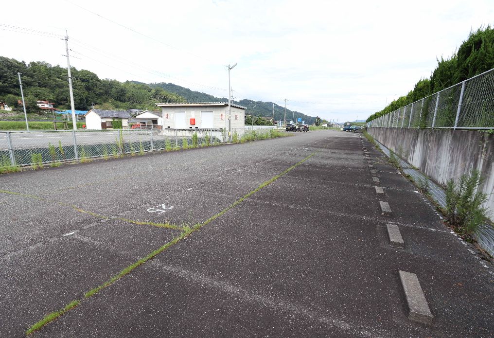 【三原市大和町椋梨のマンションの駐車場】