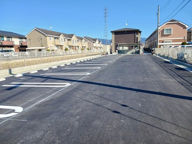 【磯城郡田原本町大字千代のアパートの駐車場】