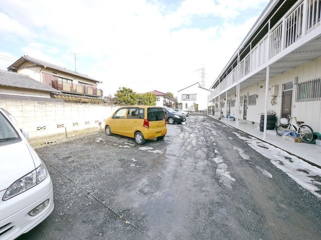 【所沢市緑町のアパートの駐車場】