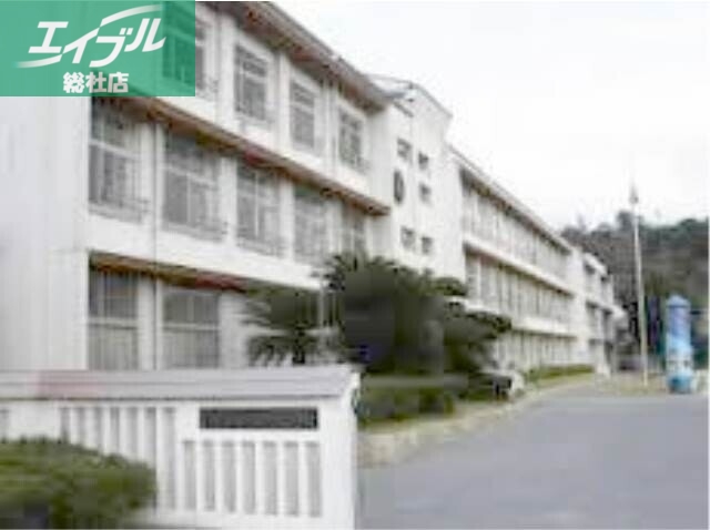 中学校　倉敷市立西中学校（中学校）まで1018m