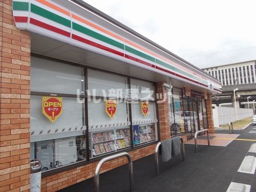 コンビニ　セブンイレブン阿保北店（コンビニ）まで875m