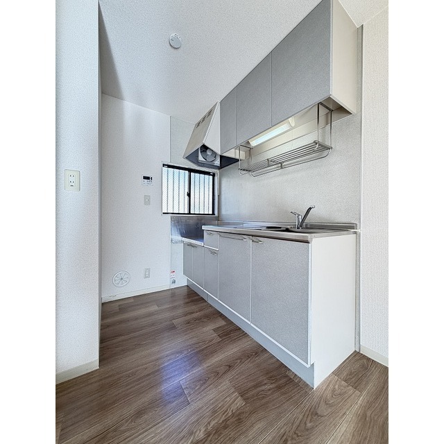 キッチン　小窓がございますので換気も楽々♪