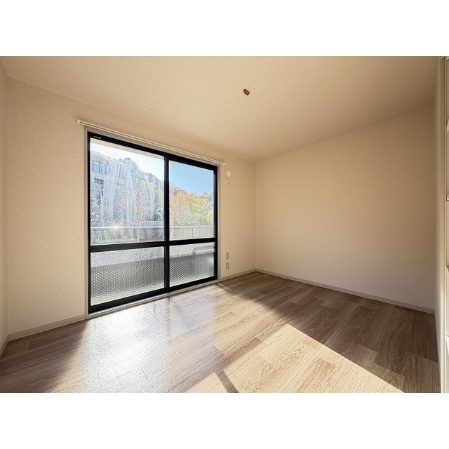 居室・リビング　５．４帖洋室♪日当たり良好です♪