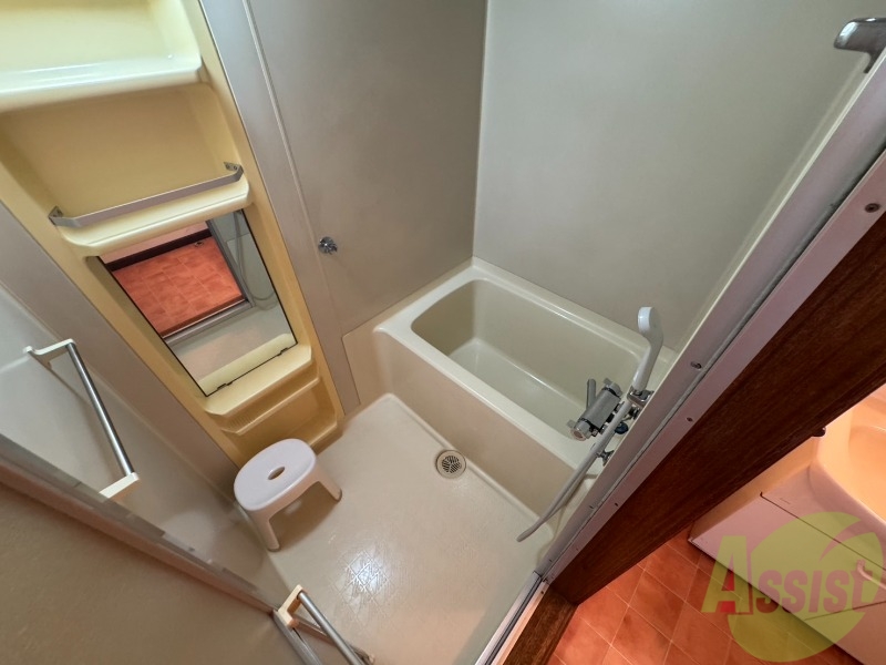 バス・シャワールーム　ユニットバスです。疲れを癒すのに欠かせませんね！