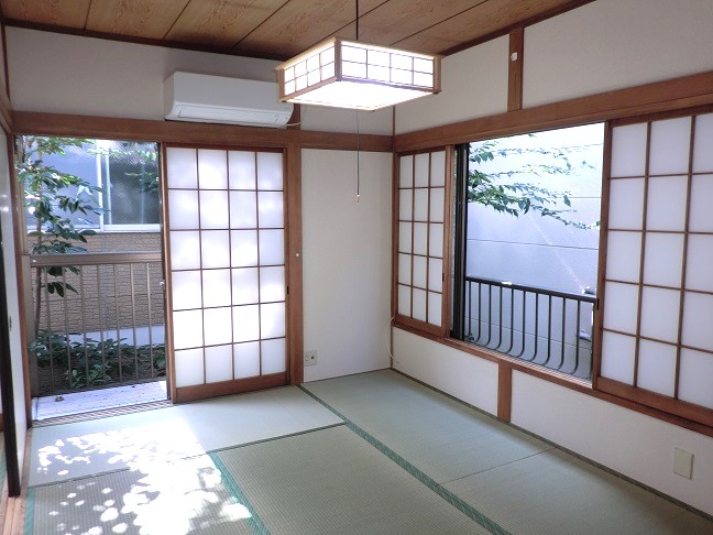 居室・リビング　２面採光の和室６帖　エアコンあり