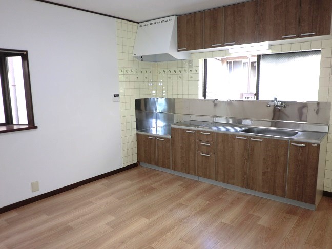 キッチン　広々としたＤＫ８帖　出窓あり