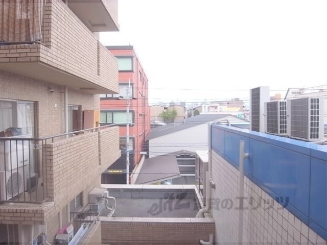 眺望　洋室の窓から