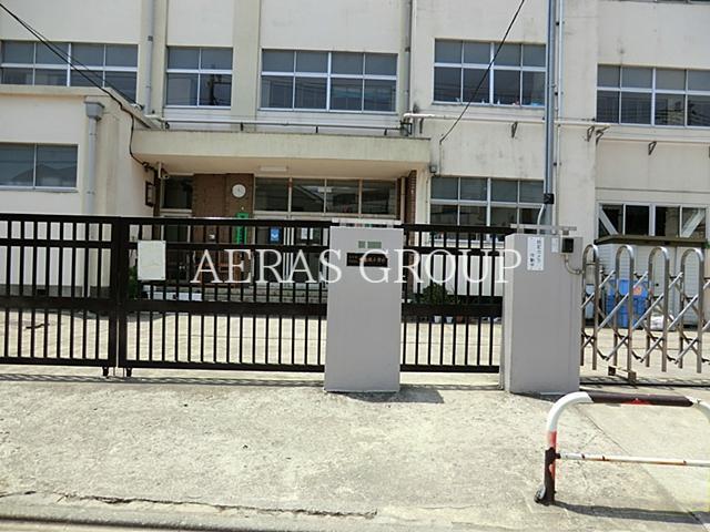 小学校　足立区立中島根小学校（小学校）まで561m