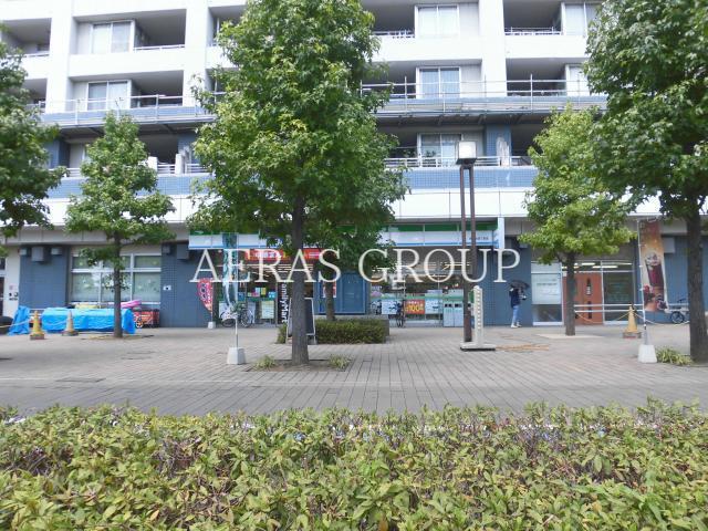 コンビニ　ファミリーマート南千住四丁目店（コンビニ）まで320m