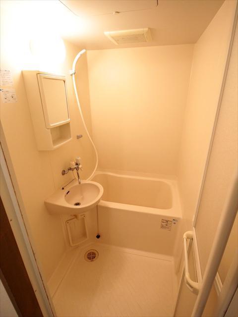 バス・シャワールーム　松山市清水町　カローラ清水町　浴室