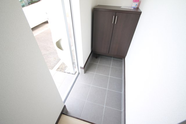 玄関　※同物件別号室の写真になります