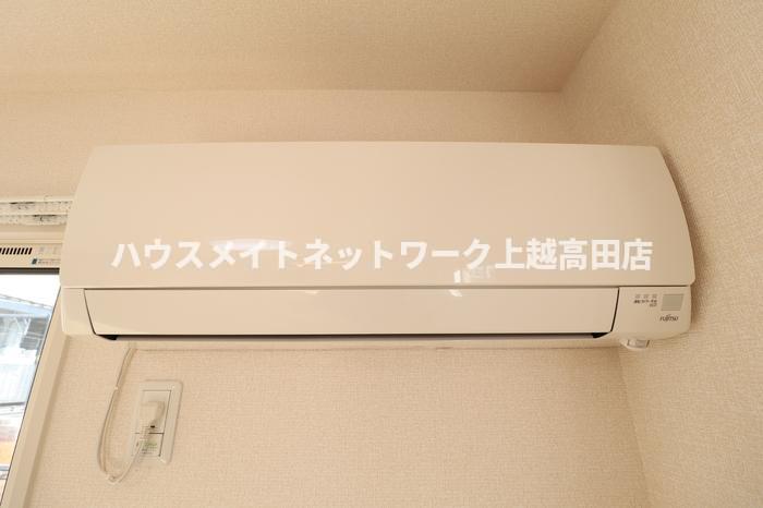 その他設備　エアコン（参考同型102号室室内写真）