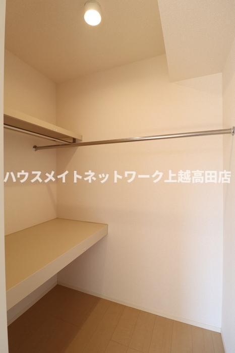 収納　ウォークインクローゼット（参考同型102号室室内写真）