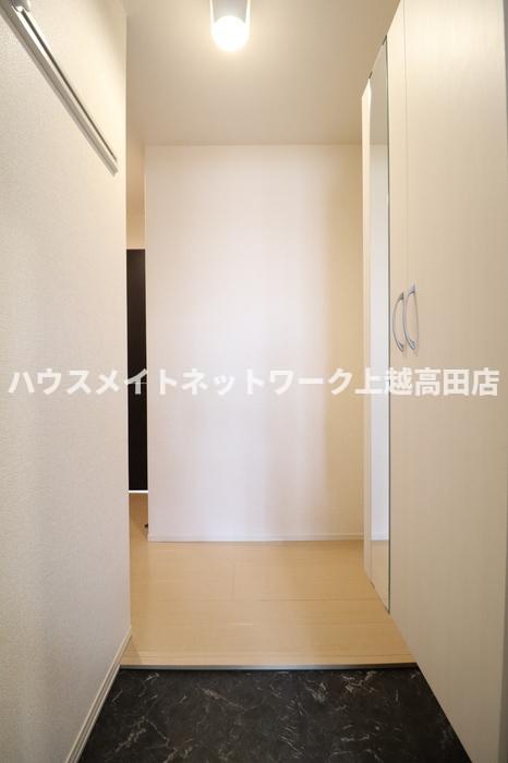 玄関　玄関（参考同型102号室室内写真）