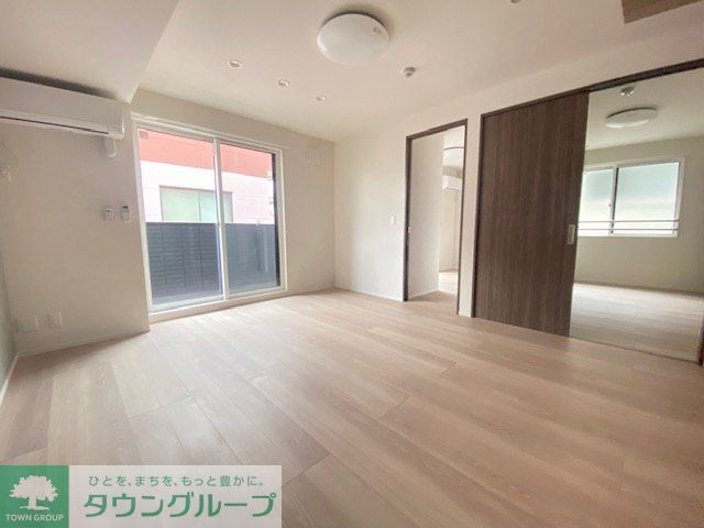 居室・リビング　エントランス