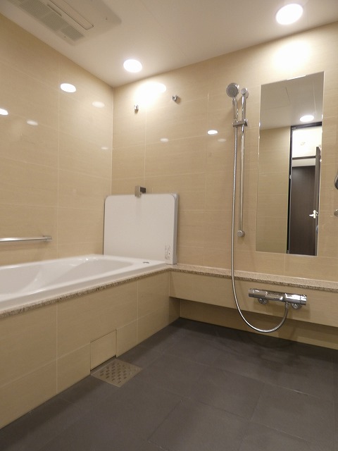 バス・シャワールーム　バス