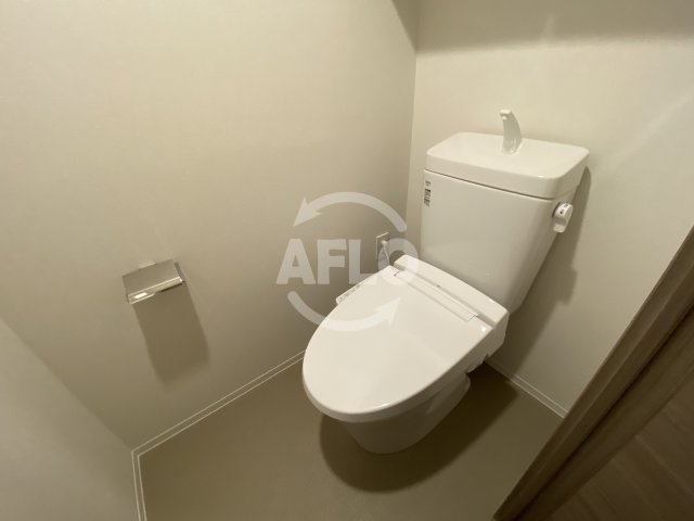 トイレ　エル・セレーノ大阪天神橋　温水洗浄便座