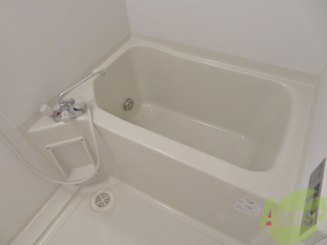 バス・シャワールーム　こちらはお風呂。一日の疲れをここで癒してください。