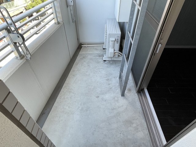 バルコニー　外からの目が気にならないバルコニーで洗濯物が干せます