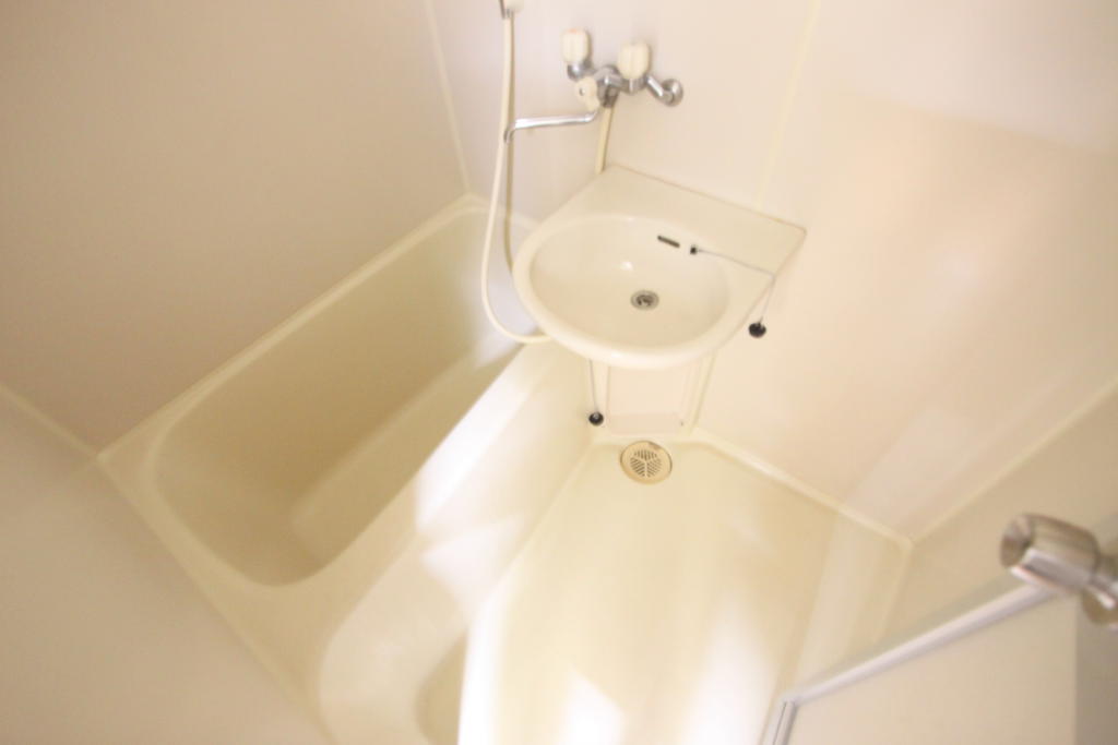 バス・シャワールーム　清潔感あふれるバスです。